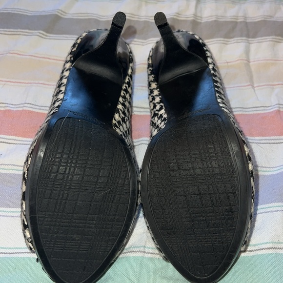 Open Toe, Houndstooth Print Heels - Picture 3 of 4